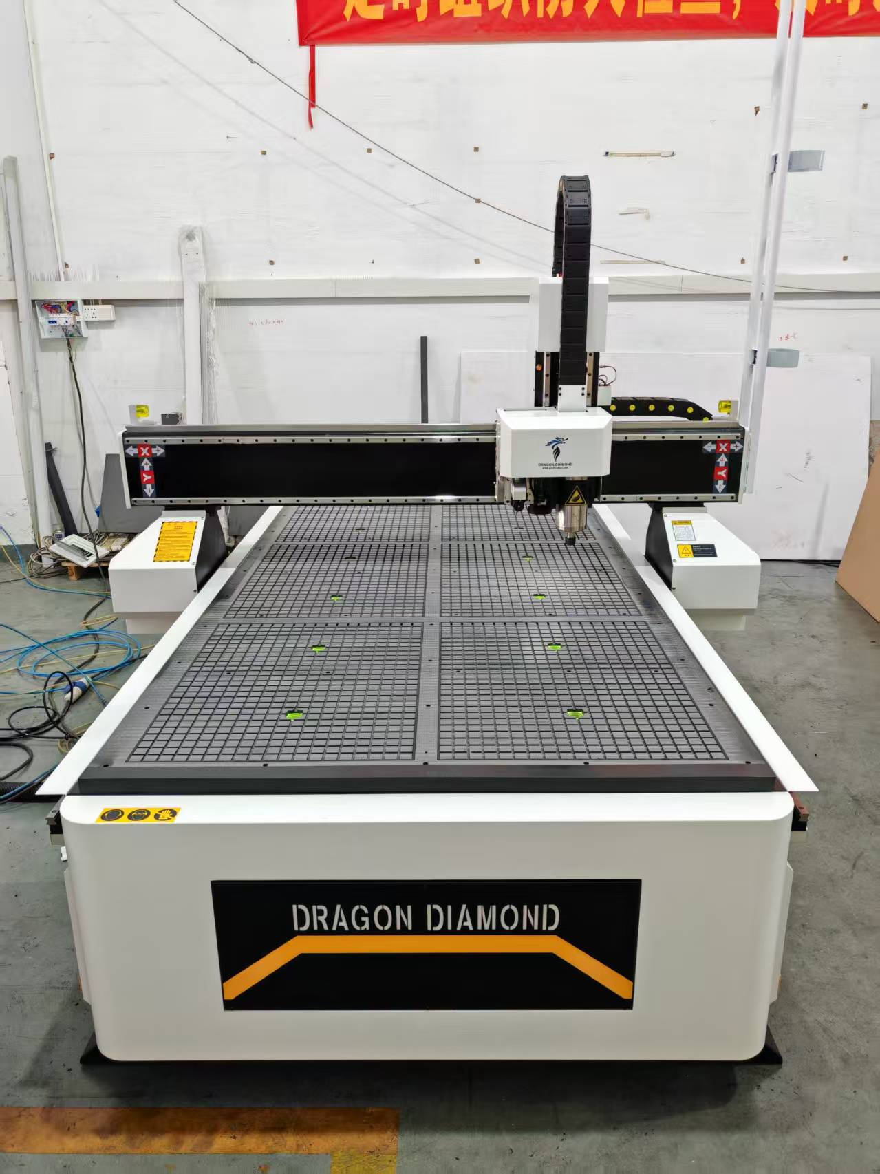 Dragon Diamond LZ-1325 CNC router front view before shipment
